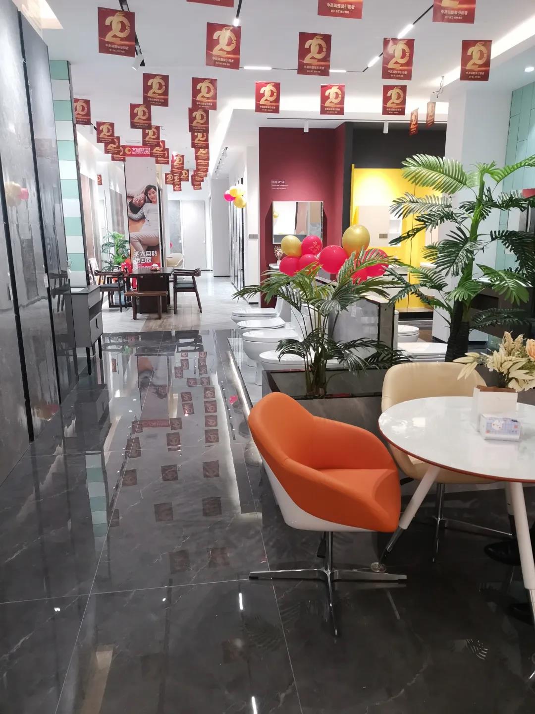 聽(tīng)說(shuō)，華美樂(lè)這2家店，開(kāi)業(yè)第一天就被擠爆了！